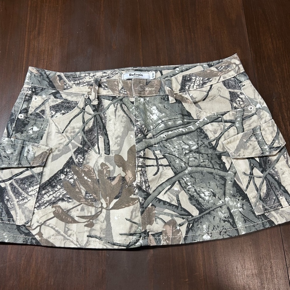 Refrain Women's Camo Mini Skirt